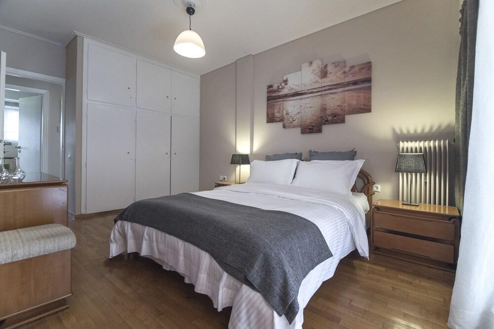 Stunning Central Apartment Атина Екстериор снимка
